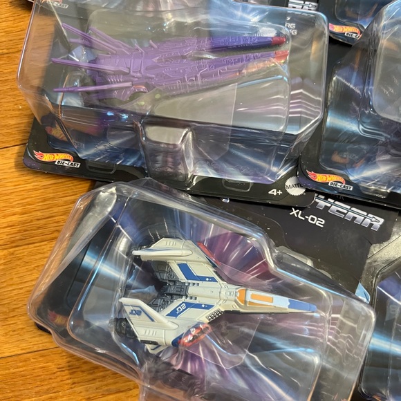 - - 6 disney buzz light year vehicles hot wheels - Picture 3 of 6